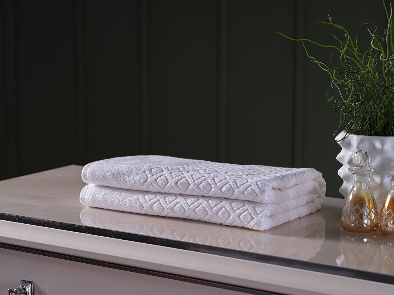 Jacquard Bath Towel - Weavers Lawrence