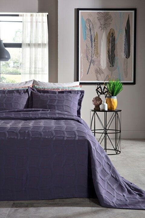 Purple bedspread set in king size, including a bed cover and two pillowcases