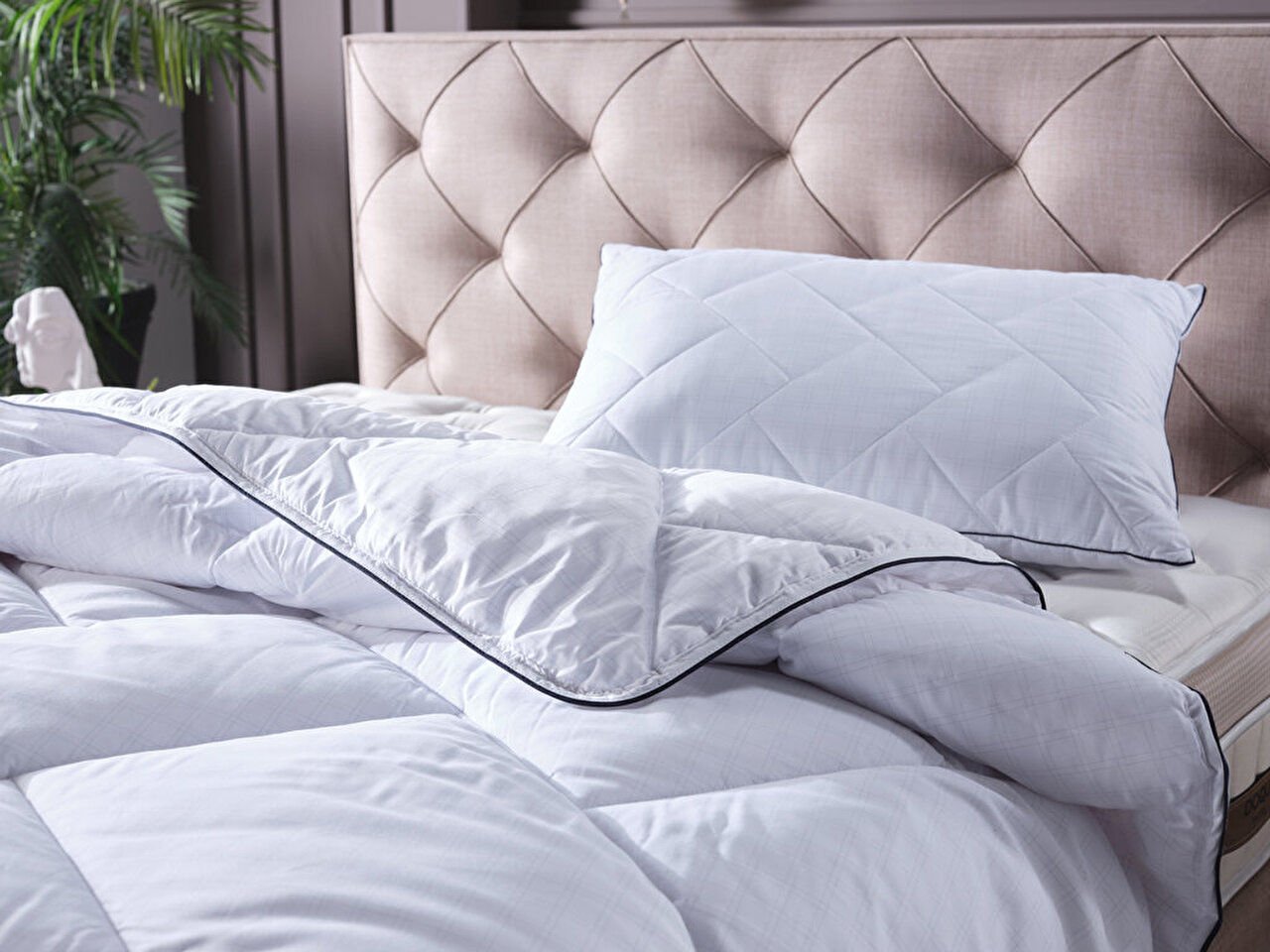 Experience ultimate relaxation with our Stress Free Quilt in King Size.