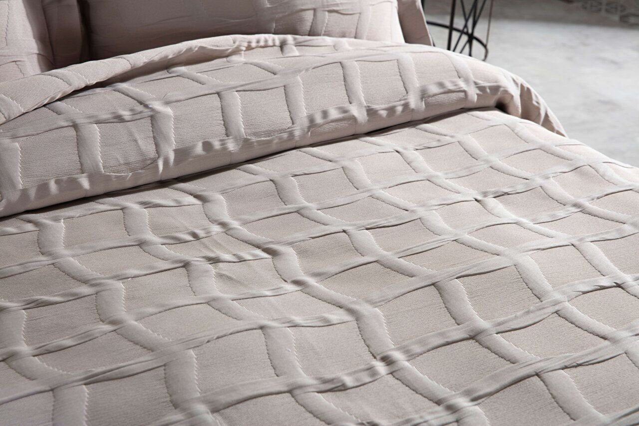 Beige bedspread set in king size, including a duvet cover, standard sheet, and two pillowcases.